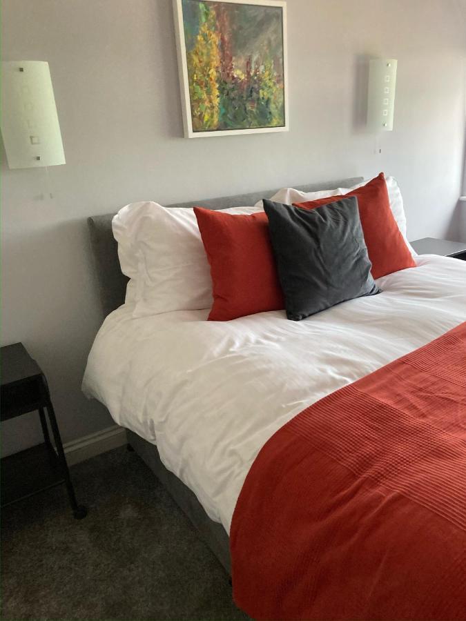 The Six Bells Hotell Beenham Eksteriør bilde