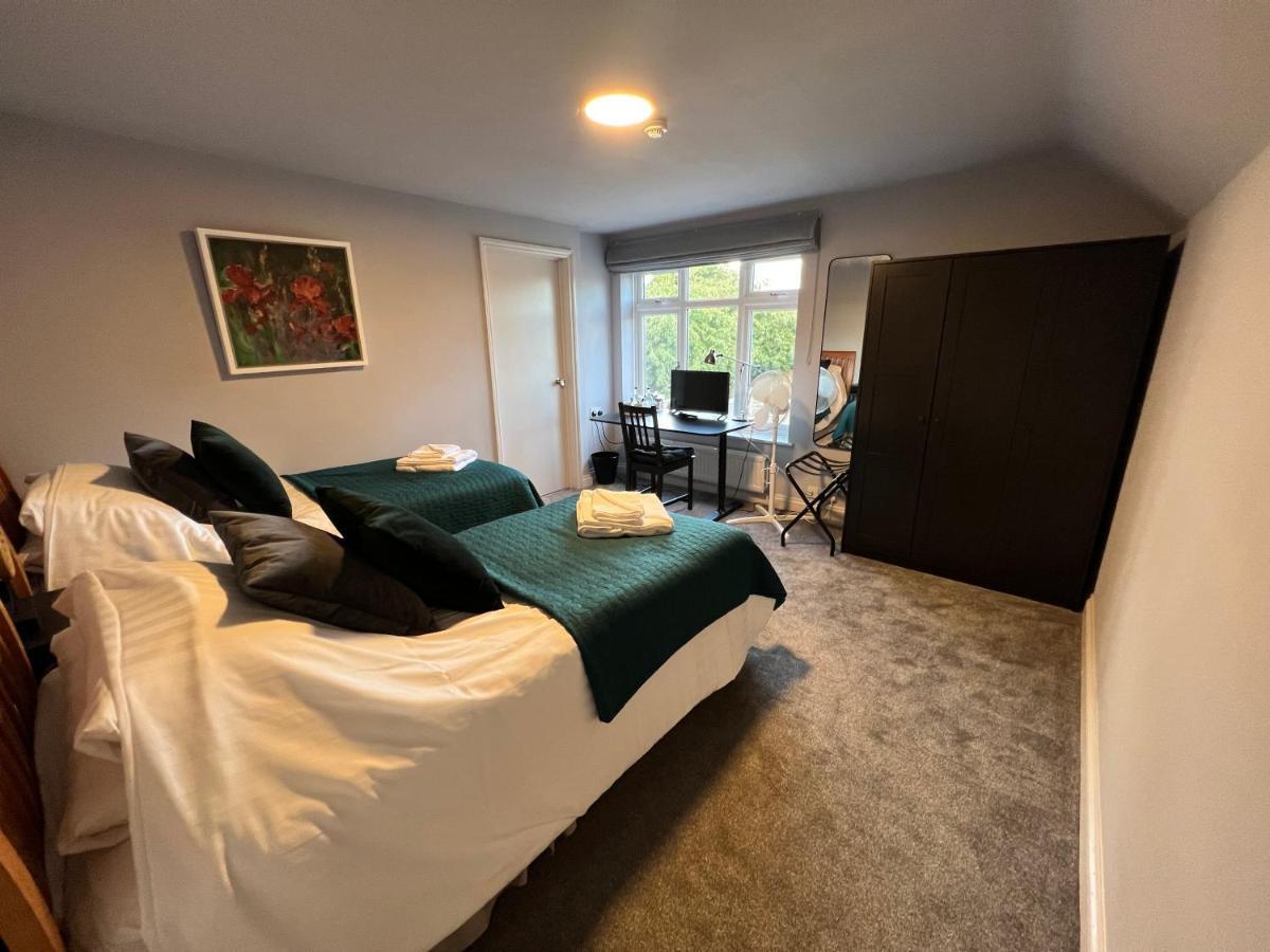 The Six Bells Hotell Beenham Eksteriør bilde