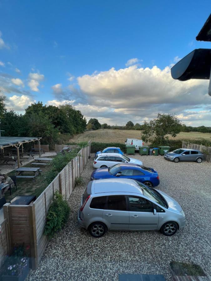 The Six Bells Hotell Beenham Eksteriør bilde