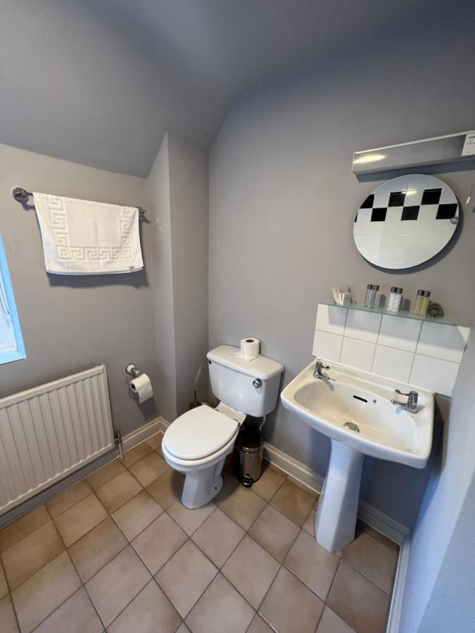 The Six Bells Hotell Beenham Eksteriør bilde