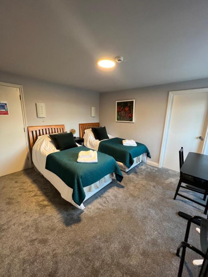The Six Bells Hotell Beenham Eksteriør bilde