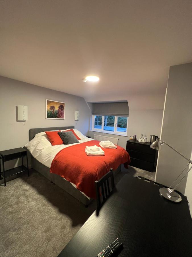 The Six Bells Hotell Beenham Eksteriør bilde