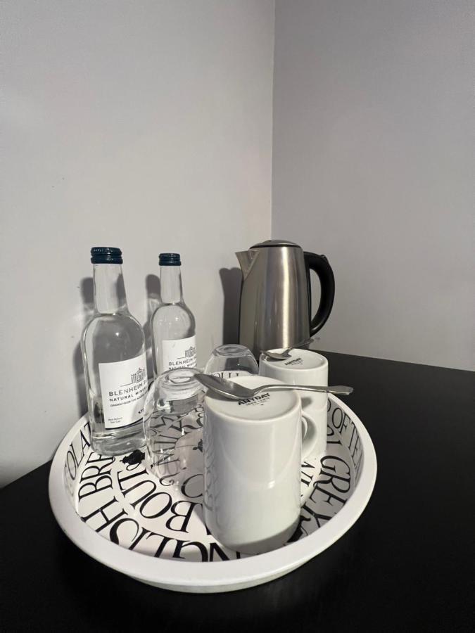 The Six Bells Hotell Beenham Eksteriør bilde