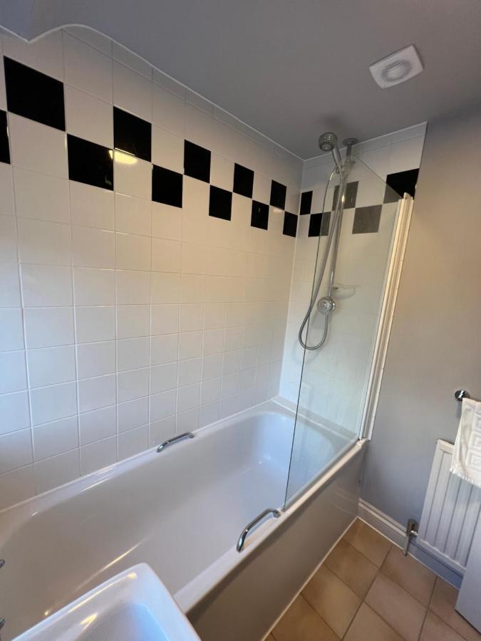 The Six Bells Hotell Beenham Eksteriør bilde