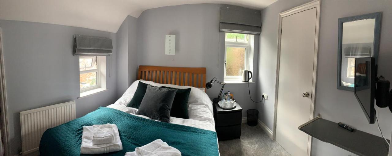 The Six Bells Hotell Beenham Eksteriør bilde