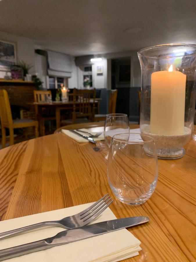 The Six Bells Hotell Beenham Eksteriør bilde